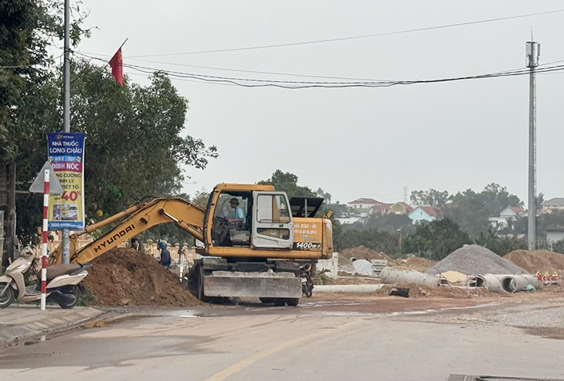 UBND tỉnh yêu cầu các chủ đầu tư tập trung quyết liệt đẩy nhanh tiến độ thực hiện và giải ngân vốn đầu tư công năm 2025.