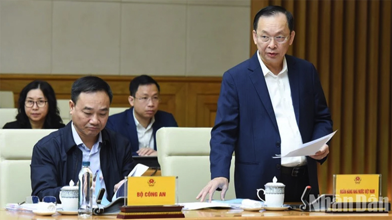 Lãnh đạo Ngân hàng Nhà nước Việt Nam phát biểu ý kiến tại hội nghị. (Ảnh: TRẦN HẢI)