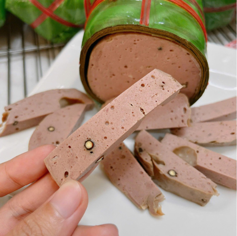 Chả bò Bà Tâm chính gốc có màu sắc hấp dẫn 