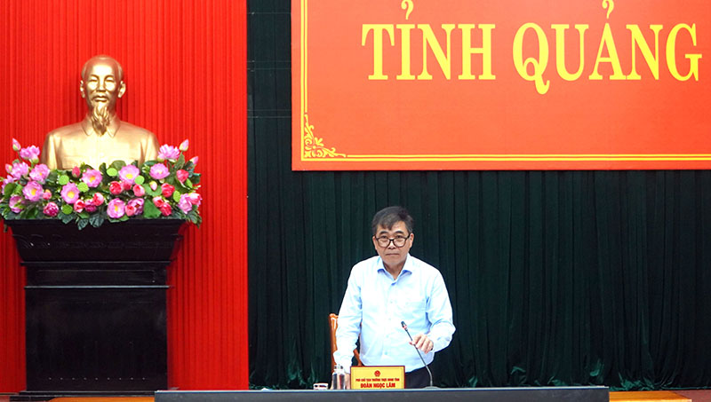 Đồng chí Phó Chủ tịch Thường trực UBND tỉnh Đoàn Ngọc Lâm điều hành hội nghị