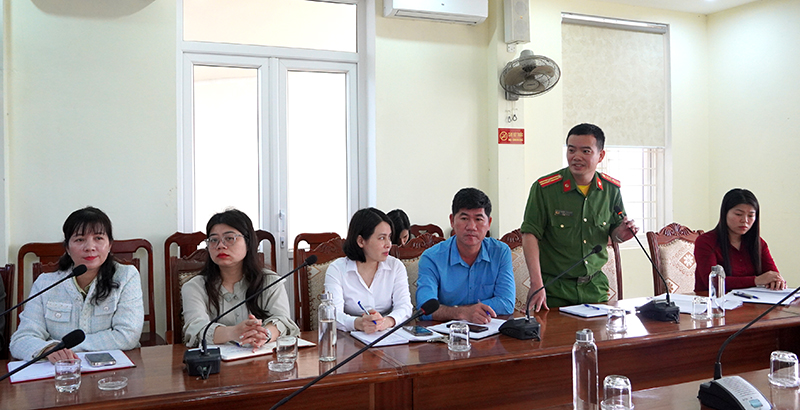 Đại biểu tham gia thảo luận.