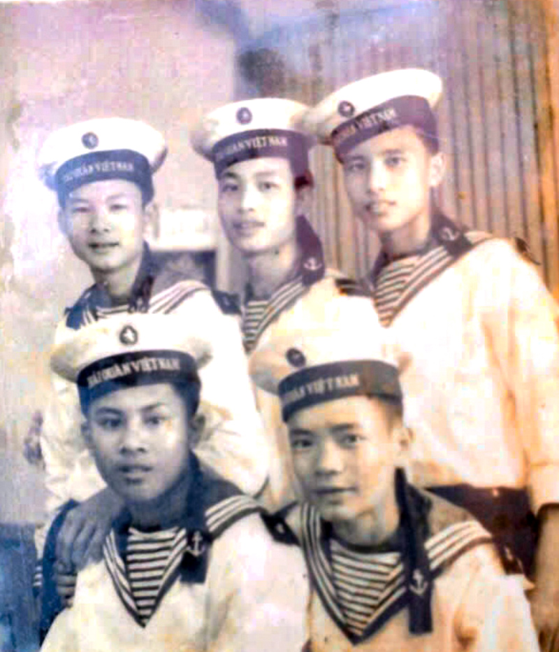 Những người lính Hải quân quê hương Quảng Bình nhập ngũ năm 1975.