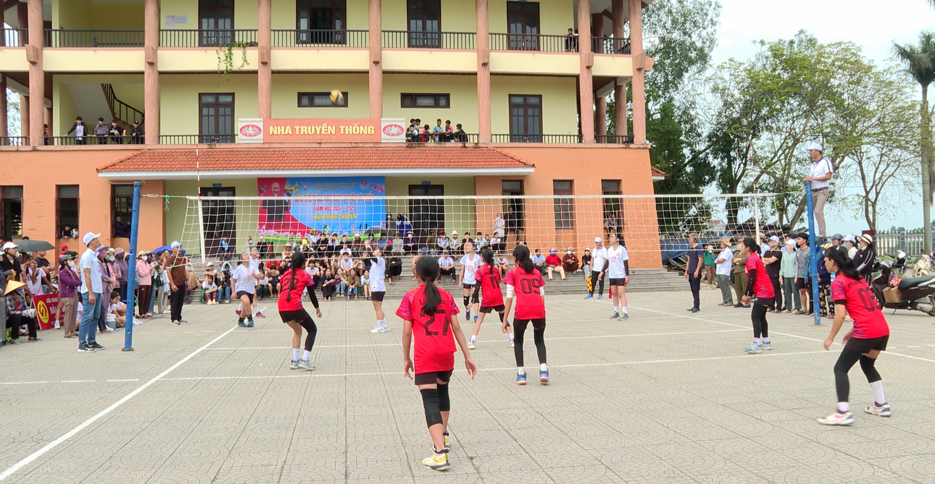 Các Vận động viên tham gia thi đấu ở môn bóng chuyền.