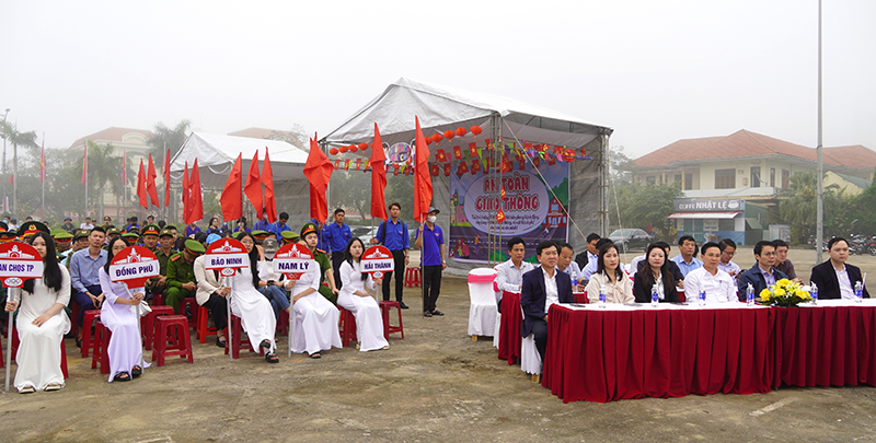 Các đại biểu dự lễ.