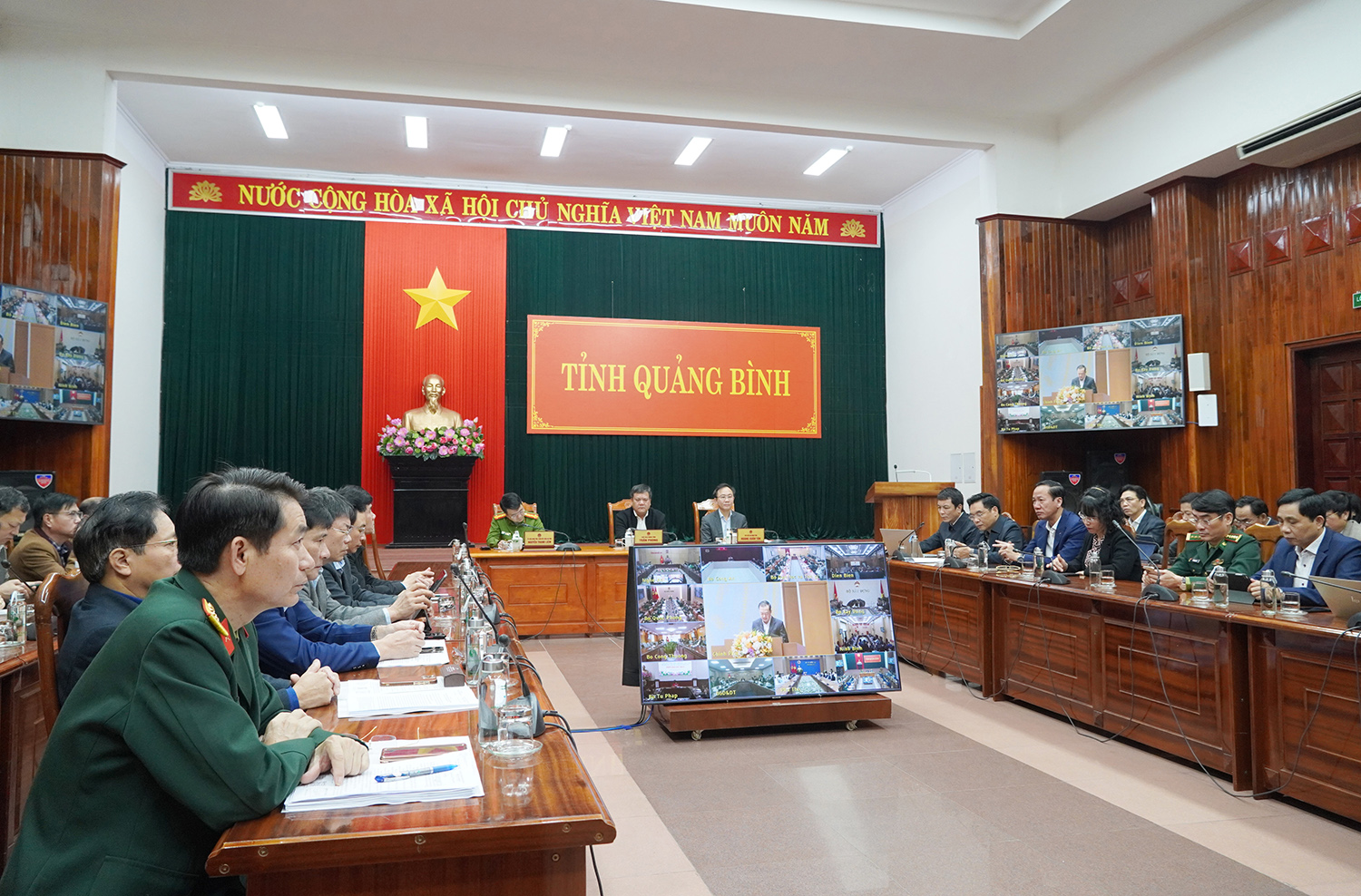 Quang cảnh phiên họp tại điểm cầu Quảng Bình.