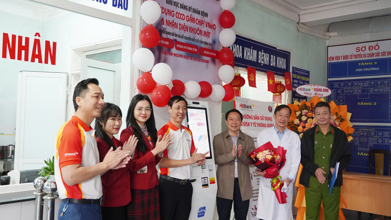 Bệnh viện Y Dược cổ truyền và Chăm sóc sức khỏe cán bộ tỉnh phối hợp HDBank bàn giao KIOSK y tế thông minh thanh toán không dùng tiền mặt.