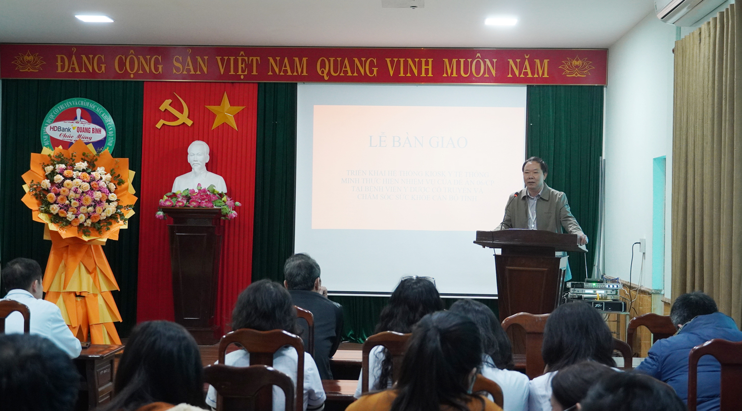 Phó Giám đốc Sở Y tế bác sĩ Đinh Viễn Anh phát biểu tại tại lễ bàn giao KIOSK y tế thông minh.
