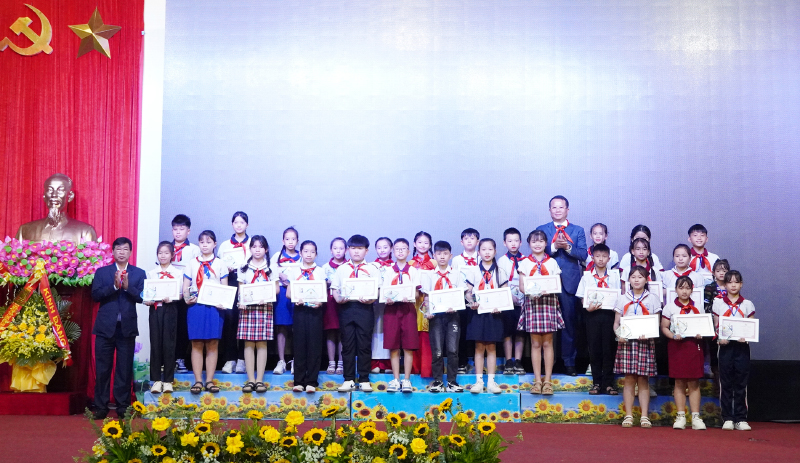 Những đội viên tiêu biểu được tuyên dương tại Đại hội Cháu ngoan Bác Hồ huyện Bố Trạch lần thứ VI, năm 2025.
