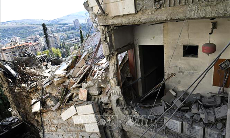 Tòa nhà bị phá hủy sau cuộc không kích của Israel tại Damascus, Syria. Ảnh: THX/TTXVN