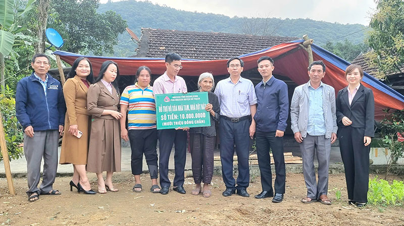 Nhiều hộ nghèo, hộ cận nghèo trên địa bàn tỉnh được hỗ trợ kinh phí để xóa nhà tạm, nhà dột nát