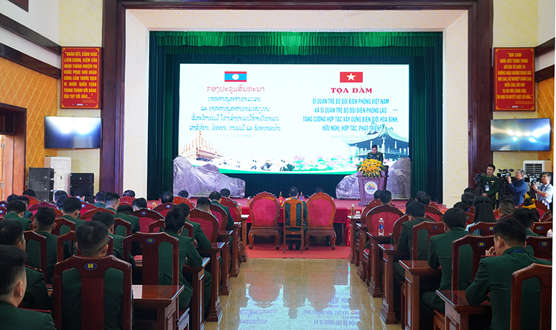 Quang cảnh buổi tọa đàm.