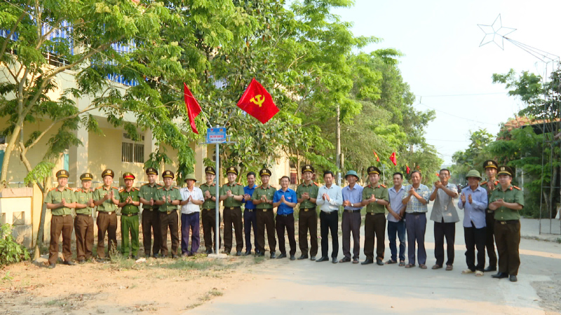 Khánh thành công trình thanh niên “Tuyến đường cờ Tổ quốc” tại xã Quảng Phương.