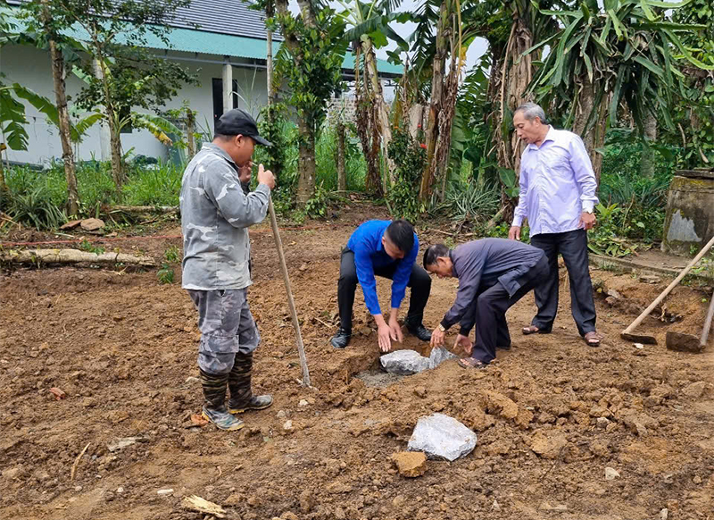 Khởi công xây dựng nhà ở cho gia đình người có công tại thị trấn Nông trường Việt Trung (Bố Trạch).
