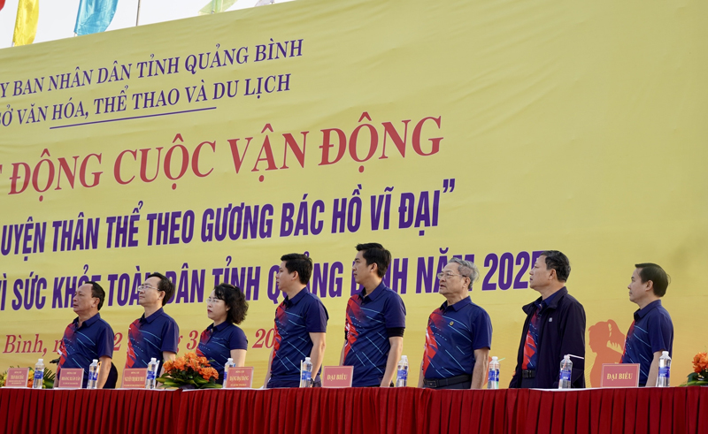 Các đại biểu tham dự lễ phát động.