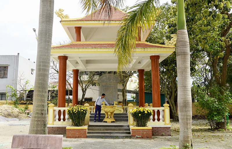 Bia di tích Trận địa pháo lão dân quân Đức Ninh được nâng cấp, tu bổ, là nơi giáo dục truyền thống cho thế hệ trẻ.