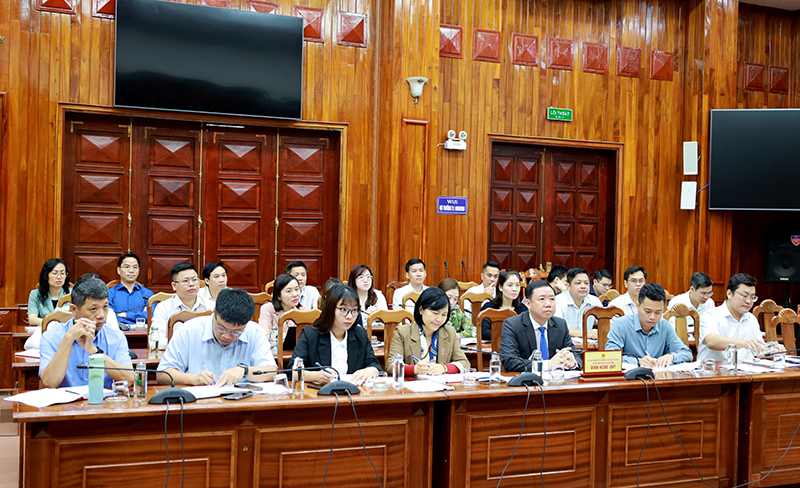 Các đại biểu tham dự buổi làm việc.