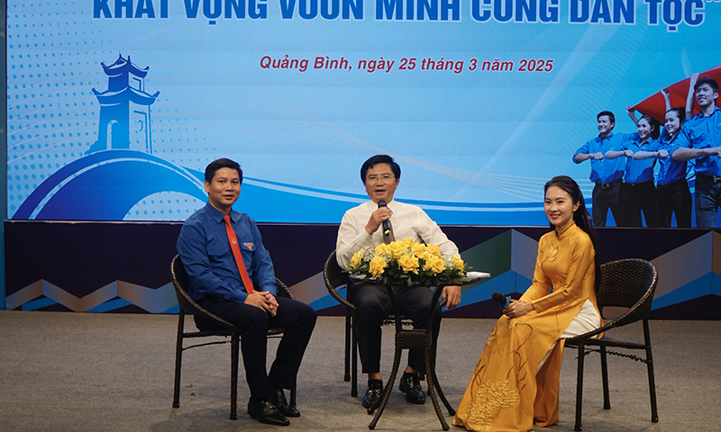 Đồng chí Uỷ viên Ban Thường vụ, Trưởng Ban Tuyên giáo và Dân vận Tỉnh ủy Trương An Ninh phát biểu tại chương trình.