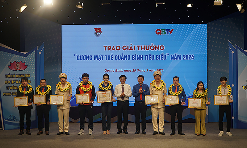 Trao giải thưởng “Gương mặt trẻ Quảng Bình tiêu biểu năm 2024” cho 9 cá nhân