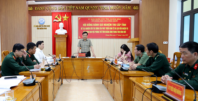 Đồng chí Giám đốc Sở Khoa học và Công nghệ, Chủ tịch Hội đồng nghiệm thu nhiệm vụ Nguyễn Trần Quang phát biểu kết luận.
