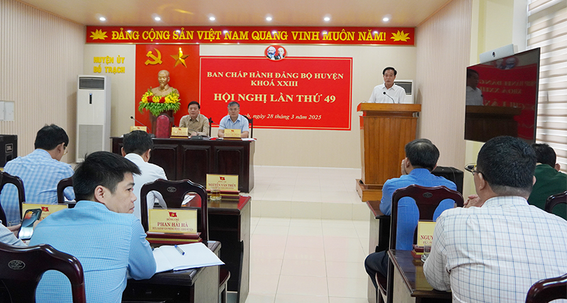 Đại diện lãnh đạo UBND huyện Bố Trạch phát biểu chỉ đạo tại hội nghị.