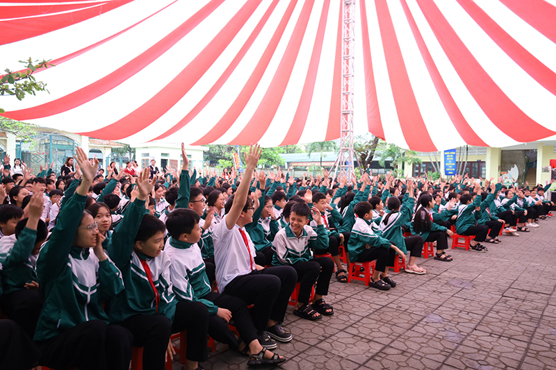 Diễn đàn thu hút sự tham gia của đông đảo các em học sinh Trường THCS Đồng Phú.
