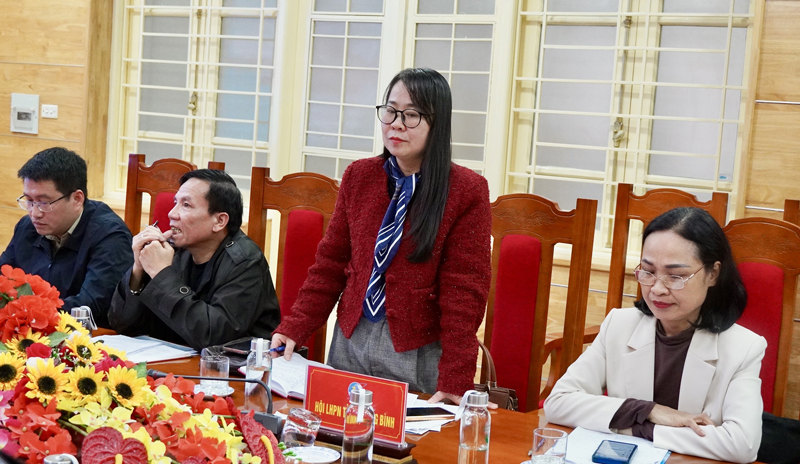 Các đại biểu thảo luận tại hội nghị.