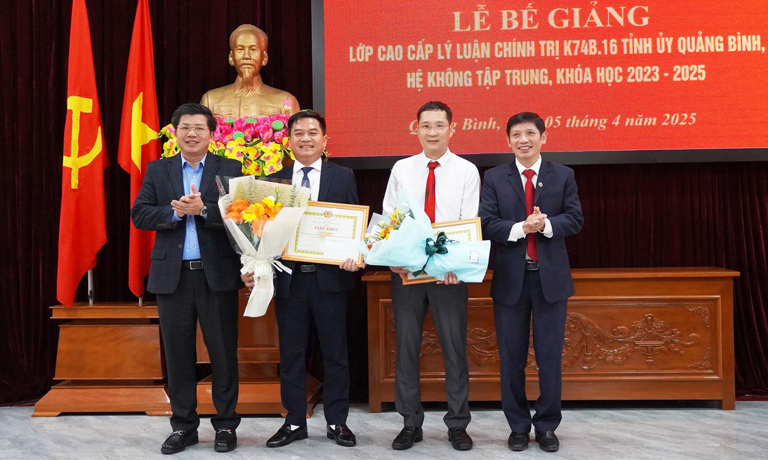 Bế giảng lớp cao cấp lý luận chính trị K74B.16 Tỉnh ủy Quảng Bình, hệ không tập trung