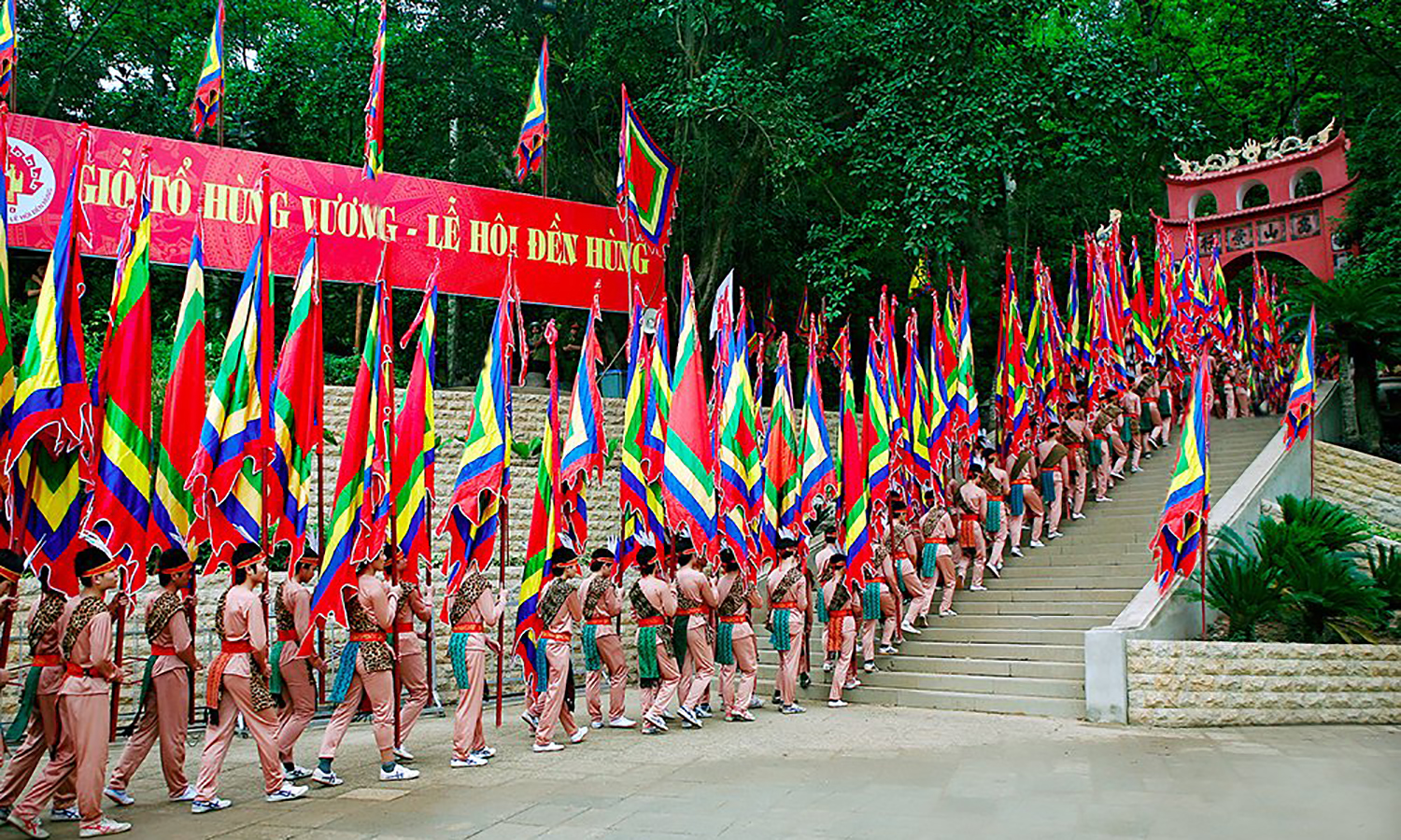 Linh thiêng hai tiếng đồng bào