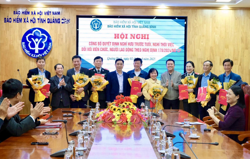 10 cán bộ ngành Bảo hiểm xã hội tỉnh tự nguyện nghỉ hưu trước tuổi, nghỉ thôi việc theo Nghị định 178