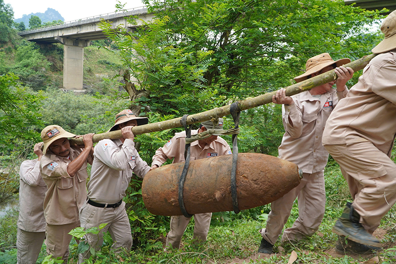 Phát hiện, xử lý một quả bom nặng 360kg