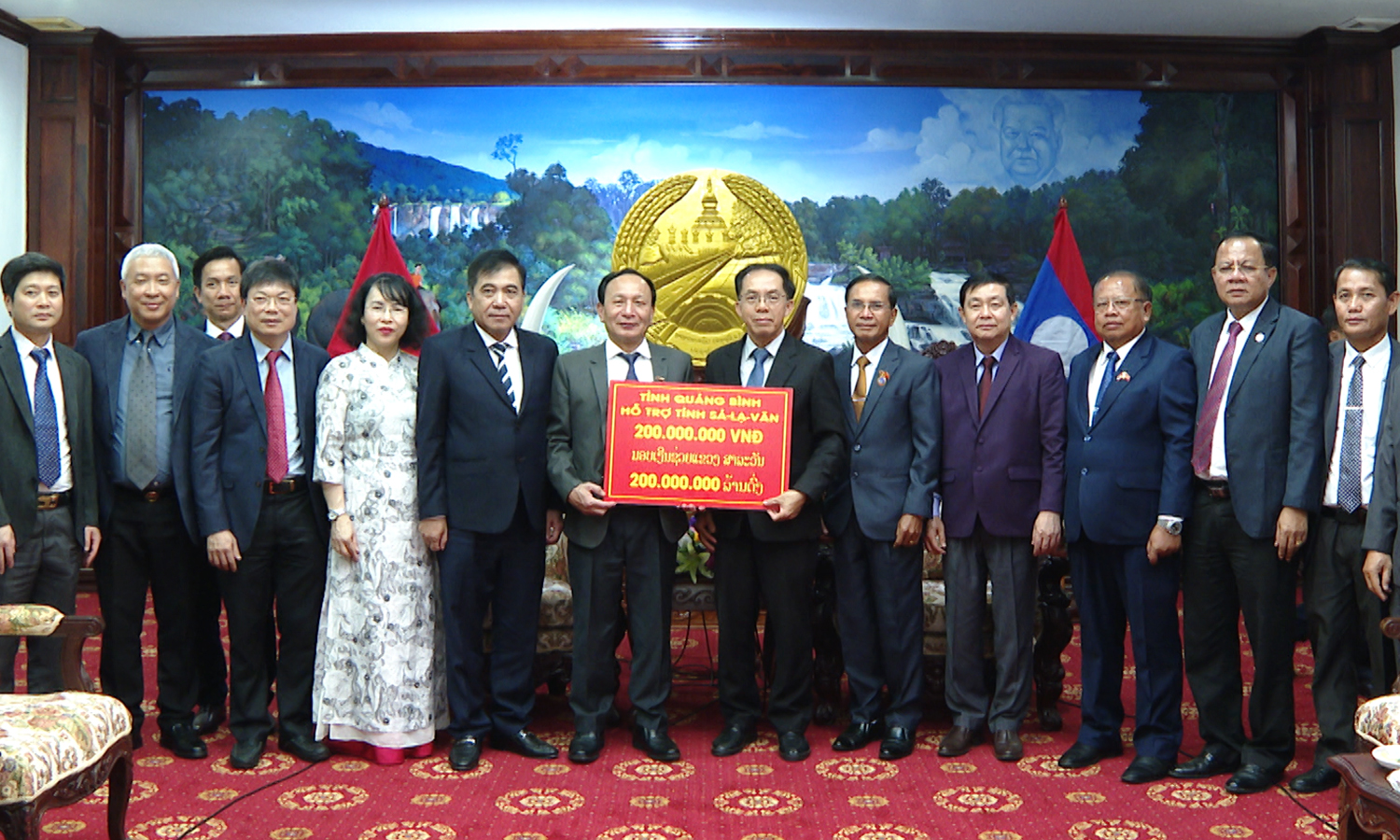 Đồng chí Phó Bí thư Thường trực Tỉnh ủy thăm, chúc Tết Bunpimay tại tỉnh Sả-lạ-văn