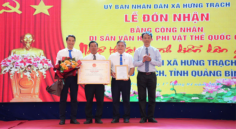 Đón nhận Bằng công nhận Di sản văn hóa phi vật thể quốc gia Nghệ thuật trình diễn dân gian Hát Tuồng Bội