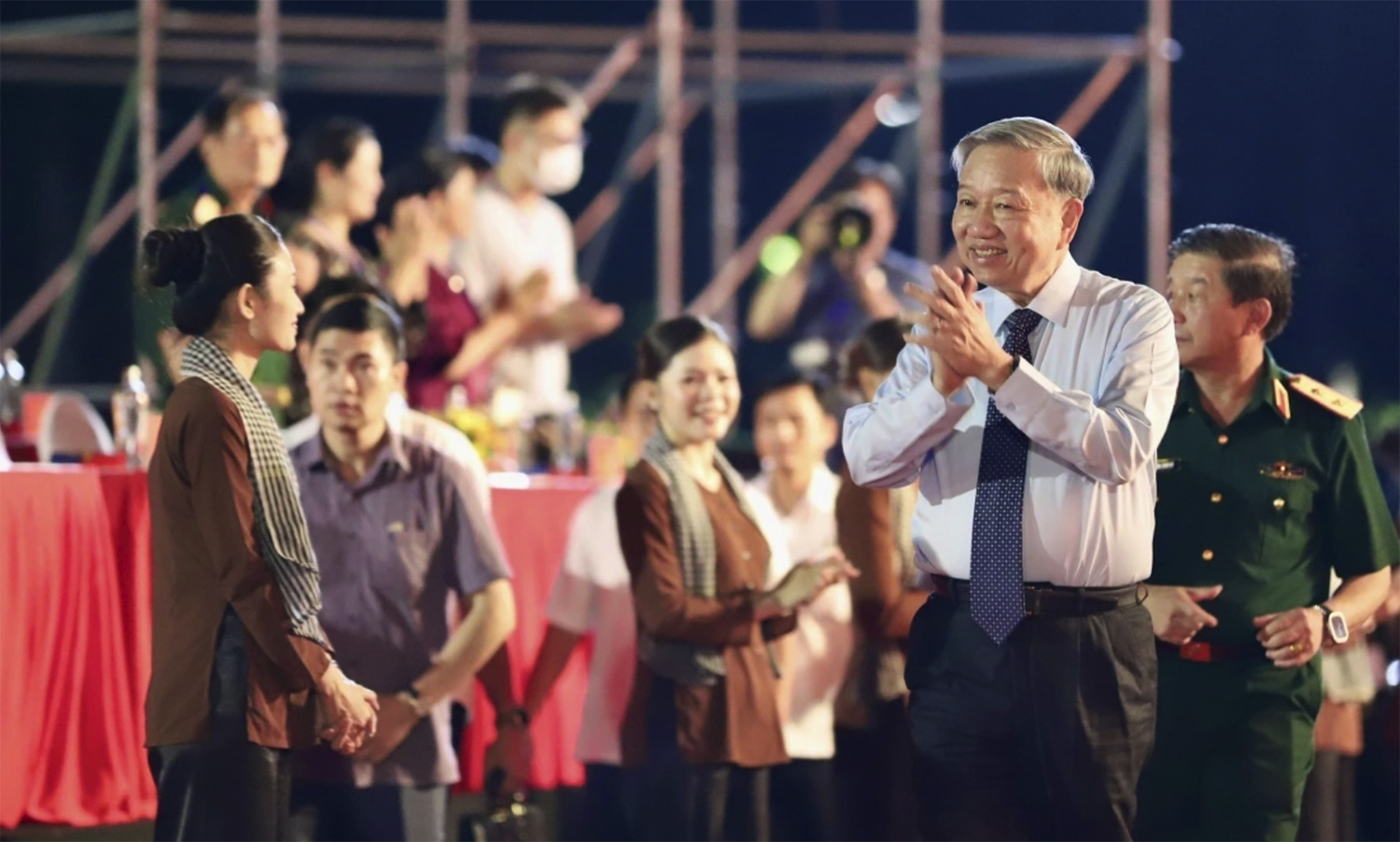 Tổng Bí thư Tô Lâm dự chương trình nghệ thuật "Đất nước trọn niềm vui"
