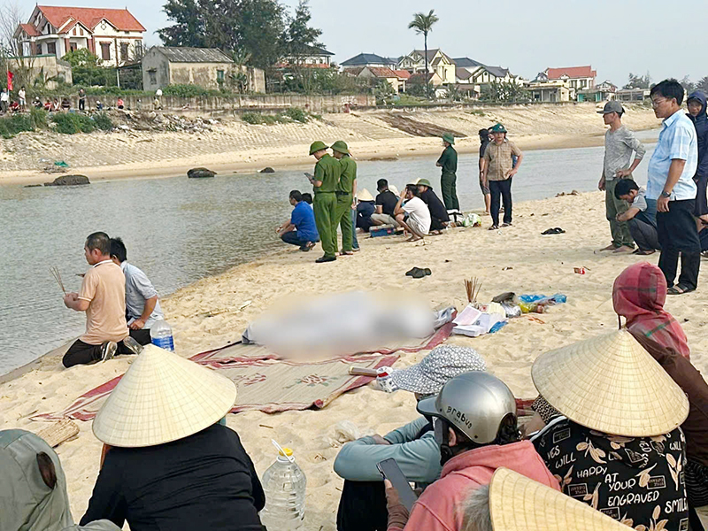 Bố Trạch: Tìm thấy 2 học sinh bị đuối nước mất tích