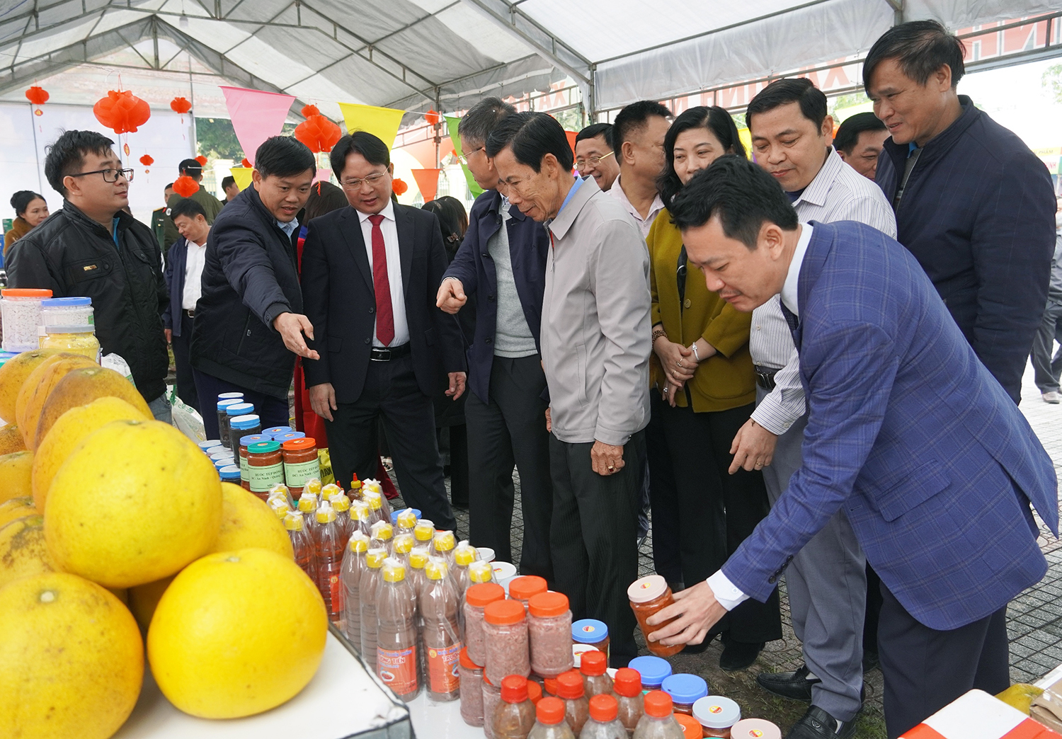 Quảng Ninh: Tổng mức bán lẻ hàng hóa và dịch vụ tiêu dùng tăng 10,13%