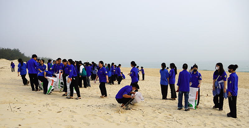 TP. Đồng Hới: Chung tay bảo vệ môi trường biển