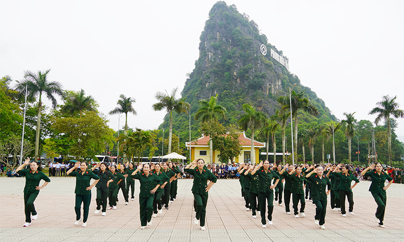 Liên hoan dân vũ huyện Bố Trạch lần thứ III