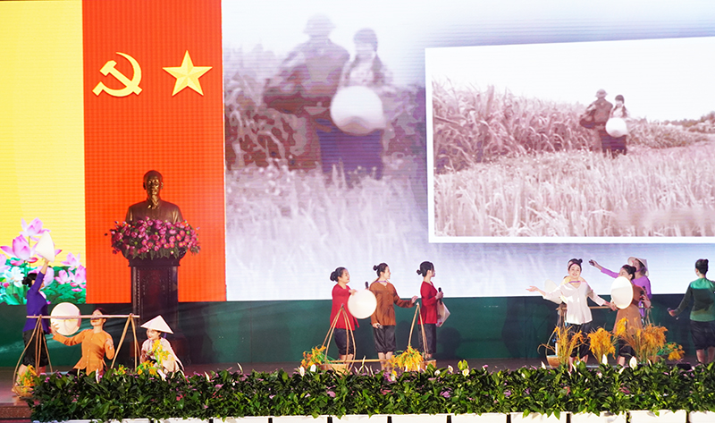 Một tiết mục văn nghệ tại hội thảo.
