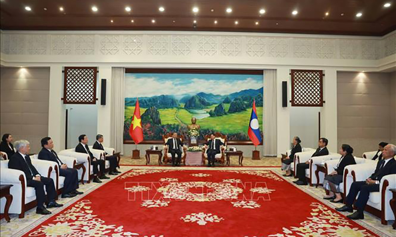 Tổng Bí thư Tô Lâm gặp Tổng Bí thư, Chủ tịch nước Lào Thongloun Sisoulith . Ảnh: Thống Nhất/TTXVN