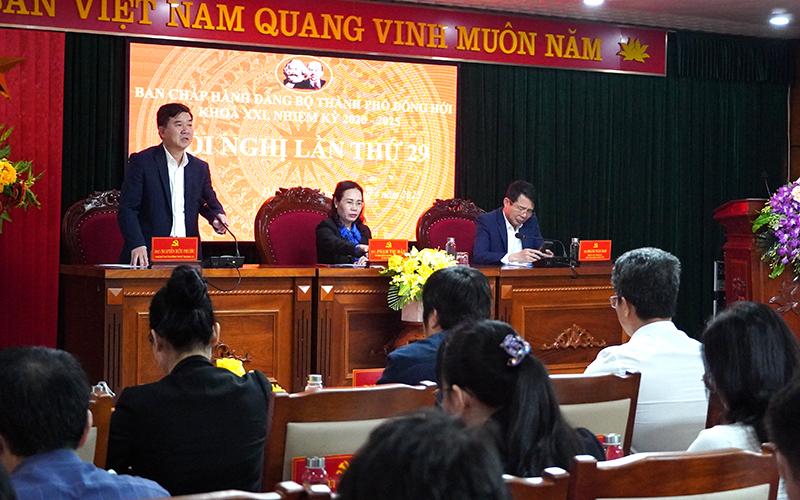 Các đồng chí Thường trực Thành ủy điều hành hội nghị.  