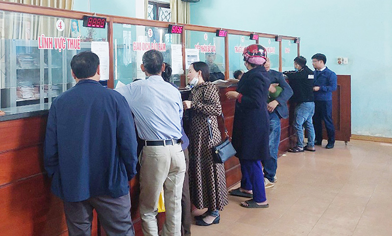 Chi nhánh VPĐKĐĐ tại bộ phận “Một cửa” huyện Bố Trạch nơi có nhiều phản ánh về việc giải quyết quá hạn hồ sơ cấp giấy chứng nhận quyền sử dụng đất.