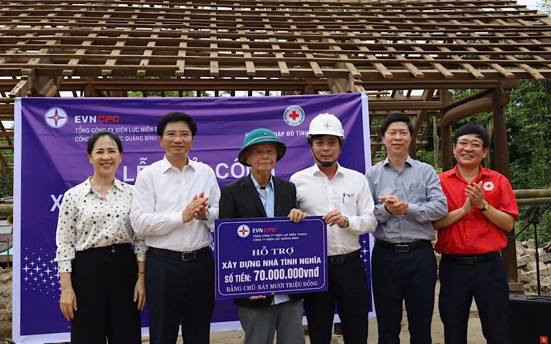Khởi công xây dựng nhà nhân ái cho gia đình ông Nguyễn Văn Đắc (thôn Lê Xá, xã Mai Thuỷ, huyện Lệ Thuỷ)