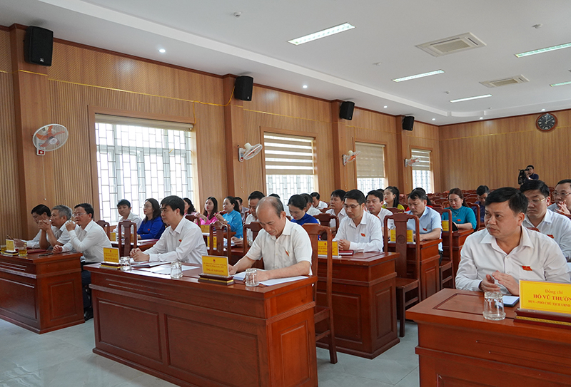 Các đại biểu HĐND huyện Tuyên Hóa dự kỳ họp.