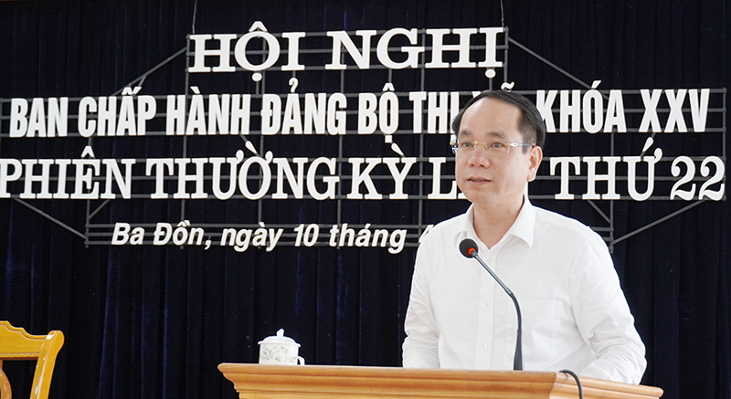 Đồng chí Bí thư Thị ủy Ba Đồn Phan Mạnh Hùng kết luận hội nghị.