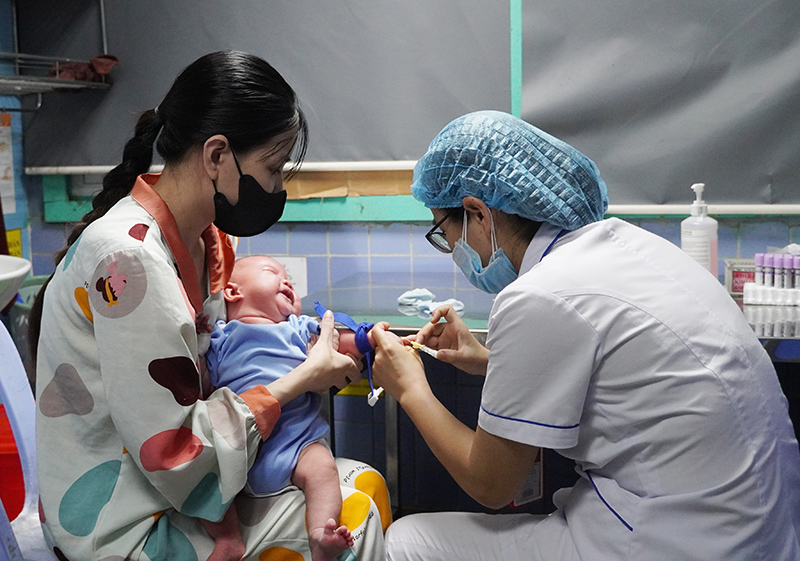 Rất nhiều bệnh nhi mắc sởi khi chưa đủ tháng tuổi để tiêm vắc-xin ngừa bệnh sởi.