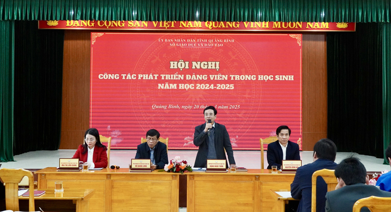 Sở Giáo dục và Đào tạo tổ chức hội nghị chuyên đề phát triển đảng viên trong học sinh.