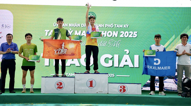 Với những nỗ lực không ngừng, Trần Minh Quý nhiều lần được xướng tên ở vị trí cao nhất tại các giải chạy.