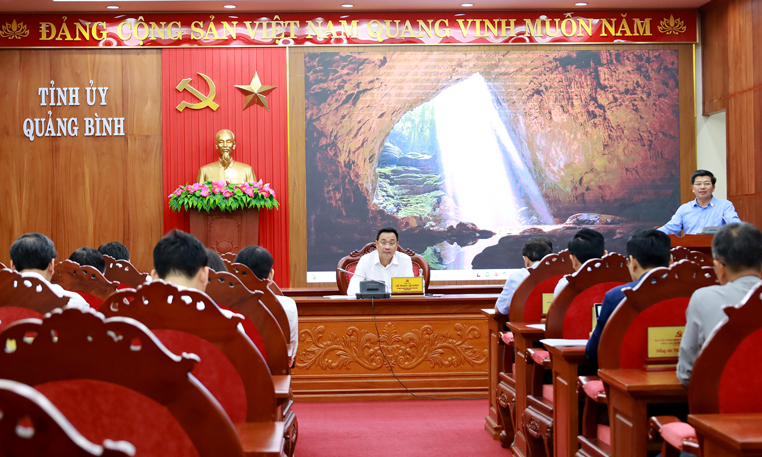 Đồng chí Bí thư Tỉnh ủy Lê Ngọc Quang chủ trì hội nghị.