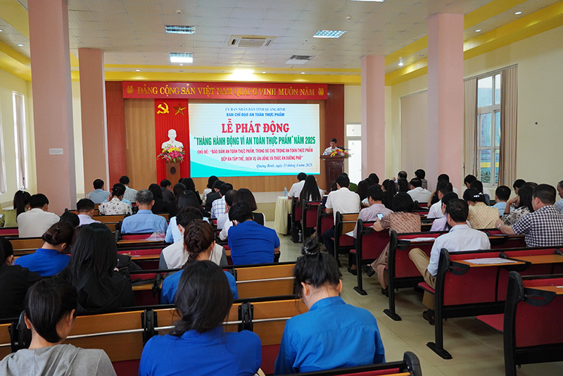 Quang cảnh lễ phát động.