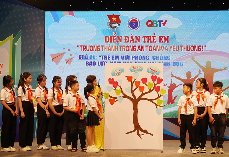 Các em học sinh bày tỏ nguyện vọng 